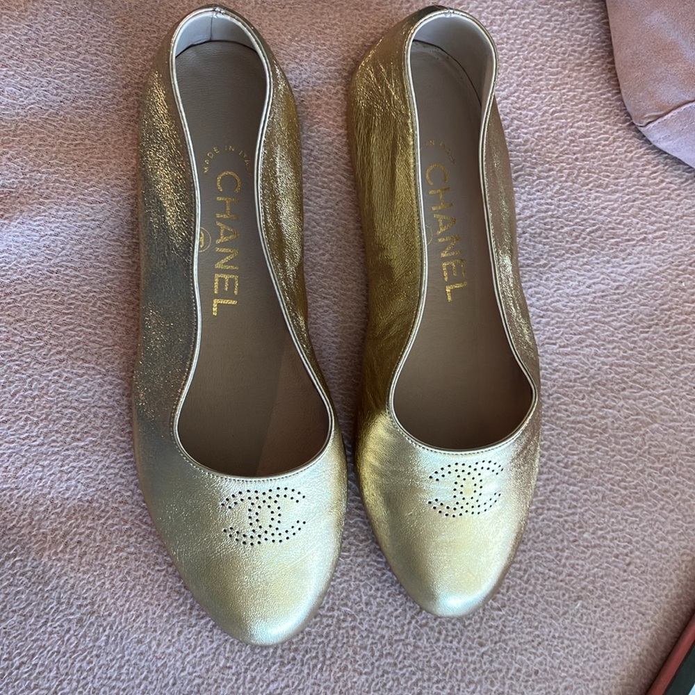 This price is the lowest i can go on these CHANEL gold ballet shoes, bag w/box - Picture 9 of 11